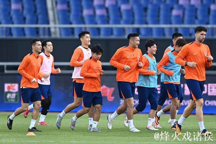 两位功勋外援告别海牛队,新大鱼引援计划引发期待 两位功勋外援告别海牛队,新大鱼引援计划引发期待